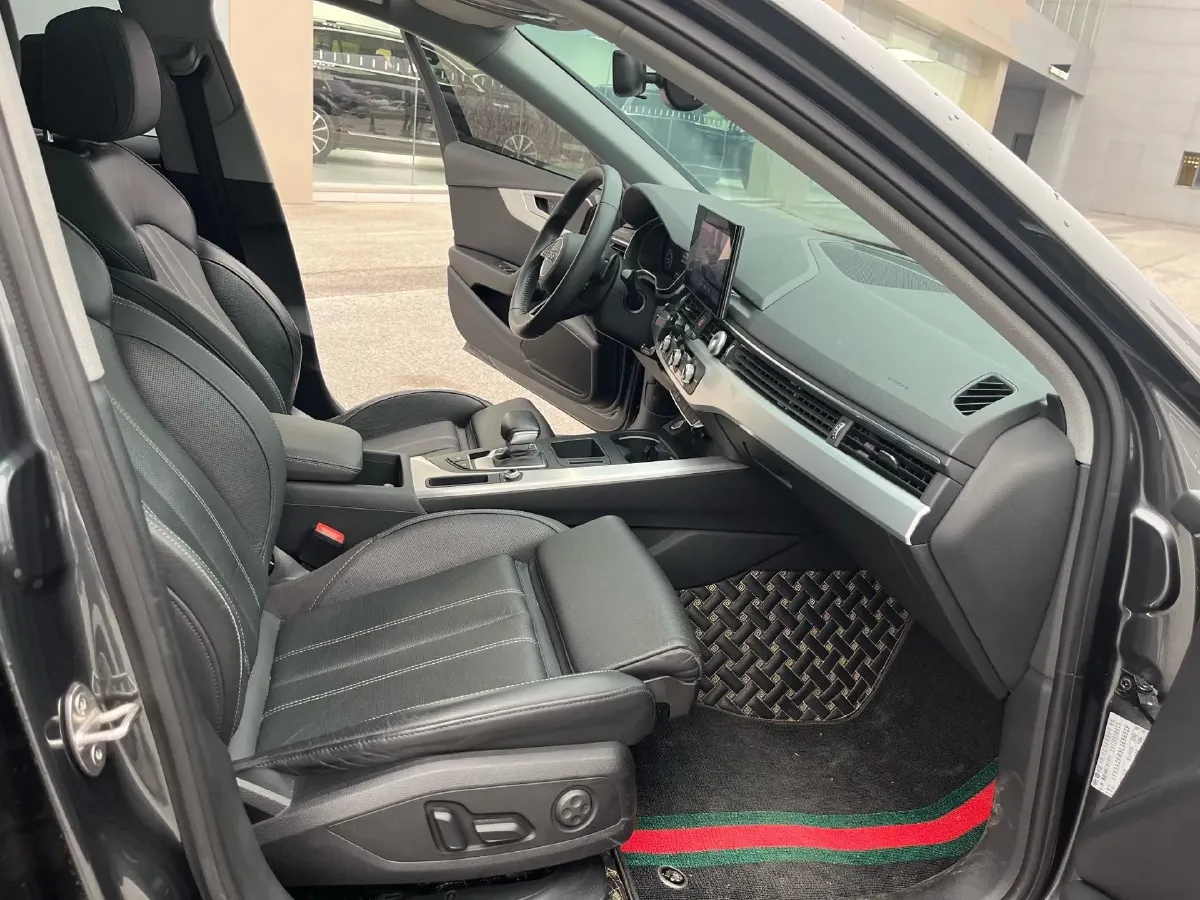 2020 Audi A4L 2.0T 190HP L4 7DCT,autocango,china used car exporter,china ev exporter,chinese used car exporter,chinese used ev exporter