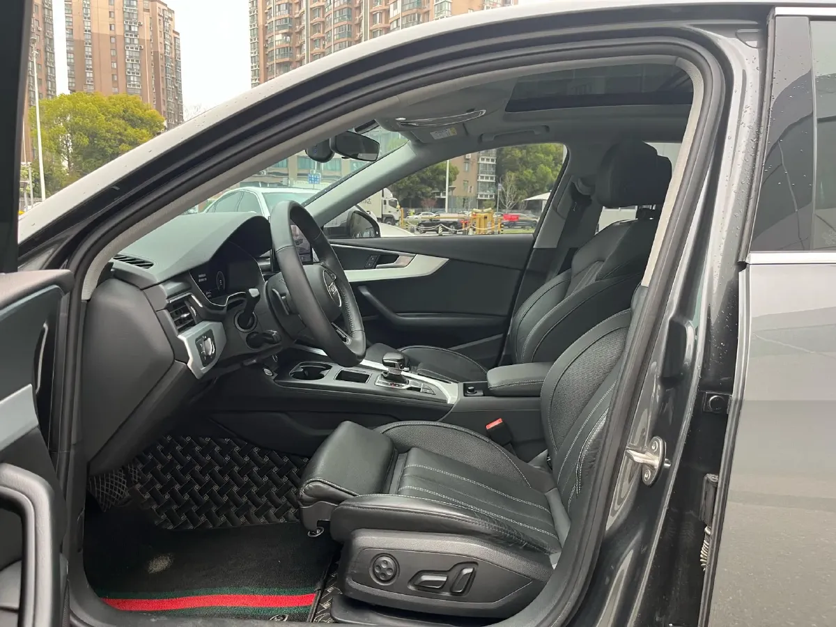 2020 Audi A4L 2.0T 190HP L4 7DCT,autocango,china used car exporter,china ev exporter,chinese used car exporter,chinese used ev exporter