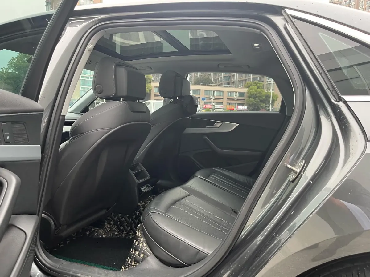 2020 Audi A4L 2.0T 190HP L4 7DCT,autocango,china used car exporter,china ev exporter,chinese used car exporter,chinese used ev exporter