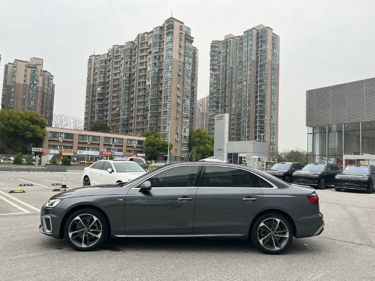 2020 Audi A4L 2.0T 190HP L4 7DCT,autocango,china used car exporter,china ev exporter,chinese used car exporter,chinese used ev exporter