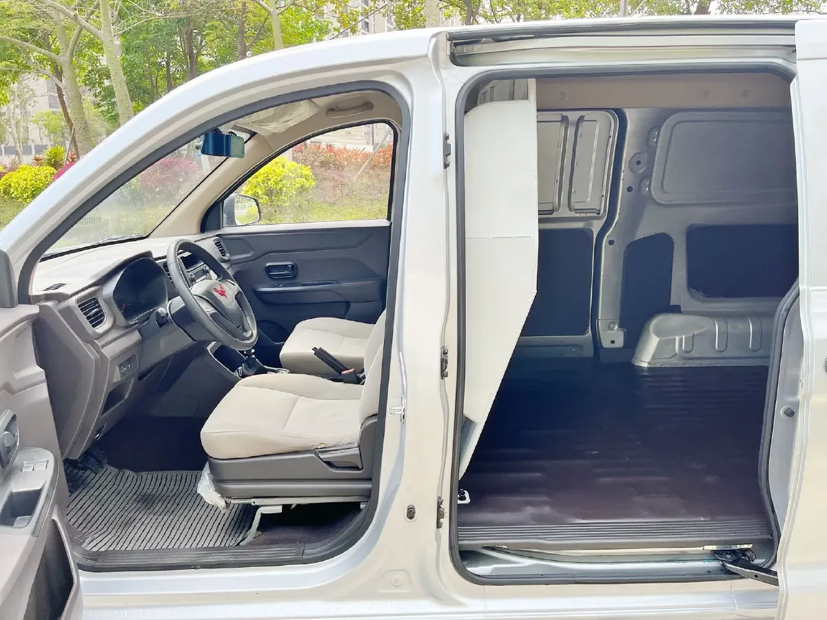 2021 WuLing RongGuang Mini Truck 1.2L 76HP L4 5MT,autocango,china used car exporter,china ev exporter,chinese used car exporter,chinese used ev exporter