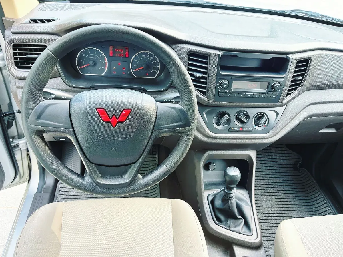 2021 WuLing RongGuang Mini Truck 1.2L 76HP L4 5MT,autocango,china used car exporter,china ev exporter,chinese used car exporter,chinese used ev exporter