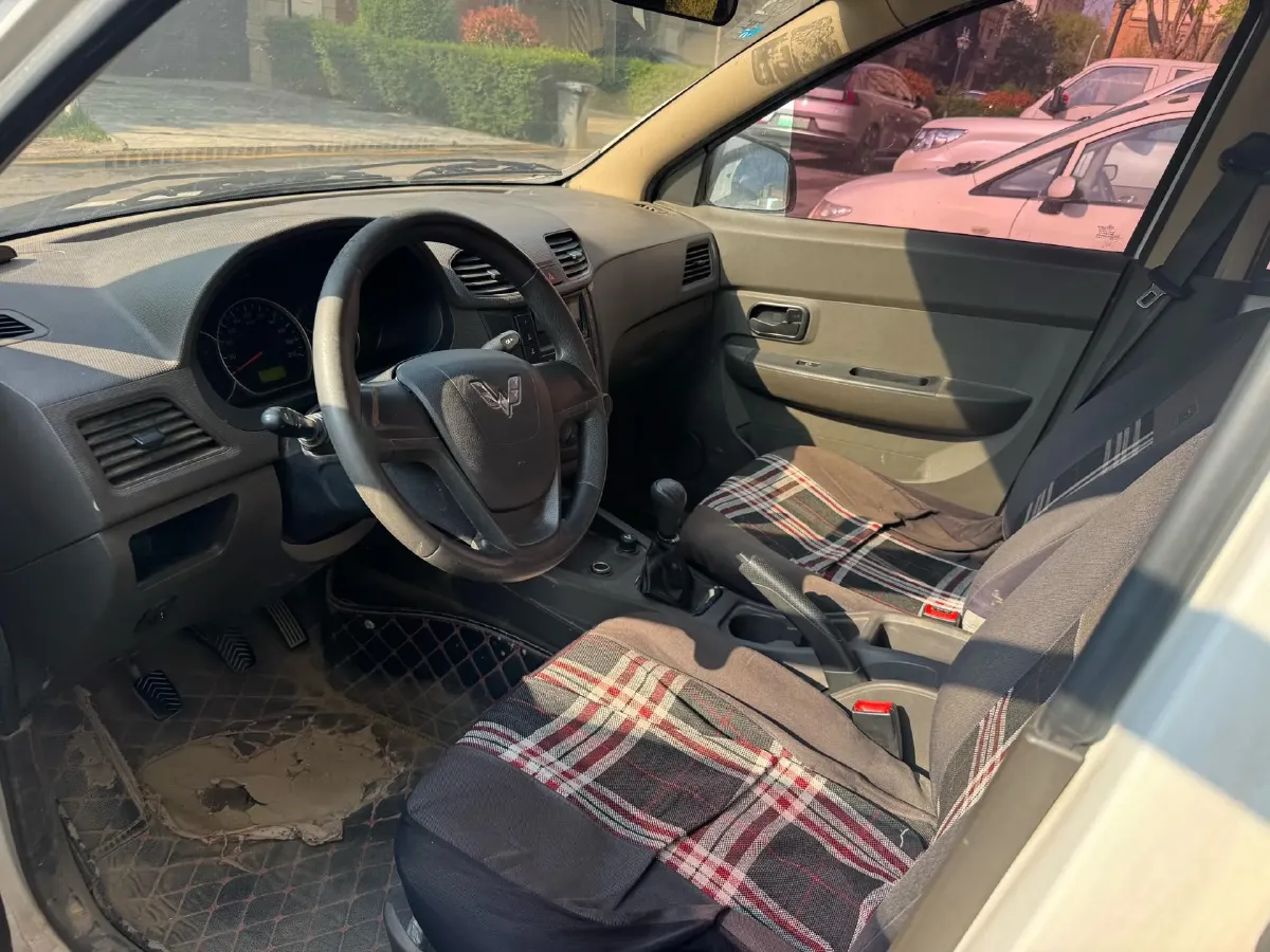 2018 WuLing HongGuang 1.2L 82HP L4 5MT,autocango,china used car exporter,china ev exporter,chinese used car exporter,chinese used ev exporter