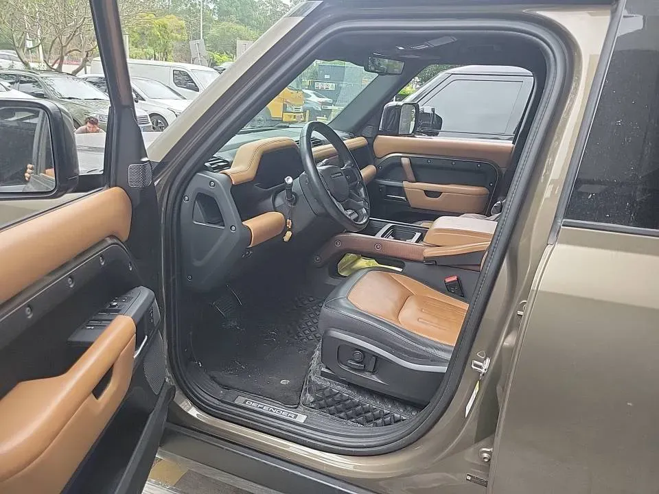 2021 Land Rover Defender 3.0T 400HP L6 8AT,autocango,china used car exporter,china ev exporter,chinese used car exporter,chinese used ev exporter