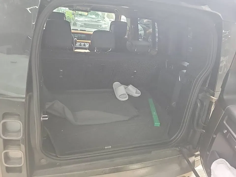 2021 Land Rover Defender 3.0T 400HP L6 8AT,autocango,china used car exporter,china ev exporter,chinese used car exporter,chinese used ev exporter