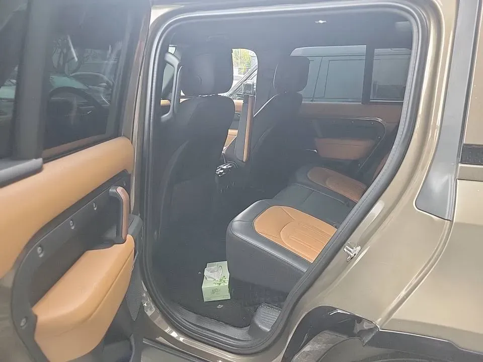 2021 Land Rover Defender 3.0T 400HP L6 8AT,autocango,china used car exporter,china ev exporter,chinese used car exporter,chinese used ev exporter