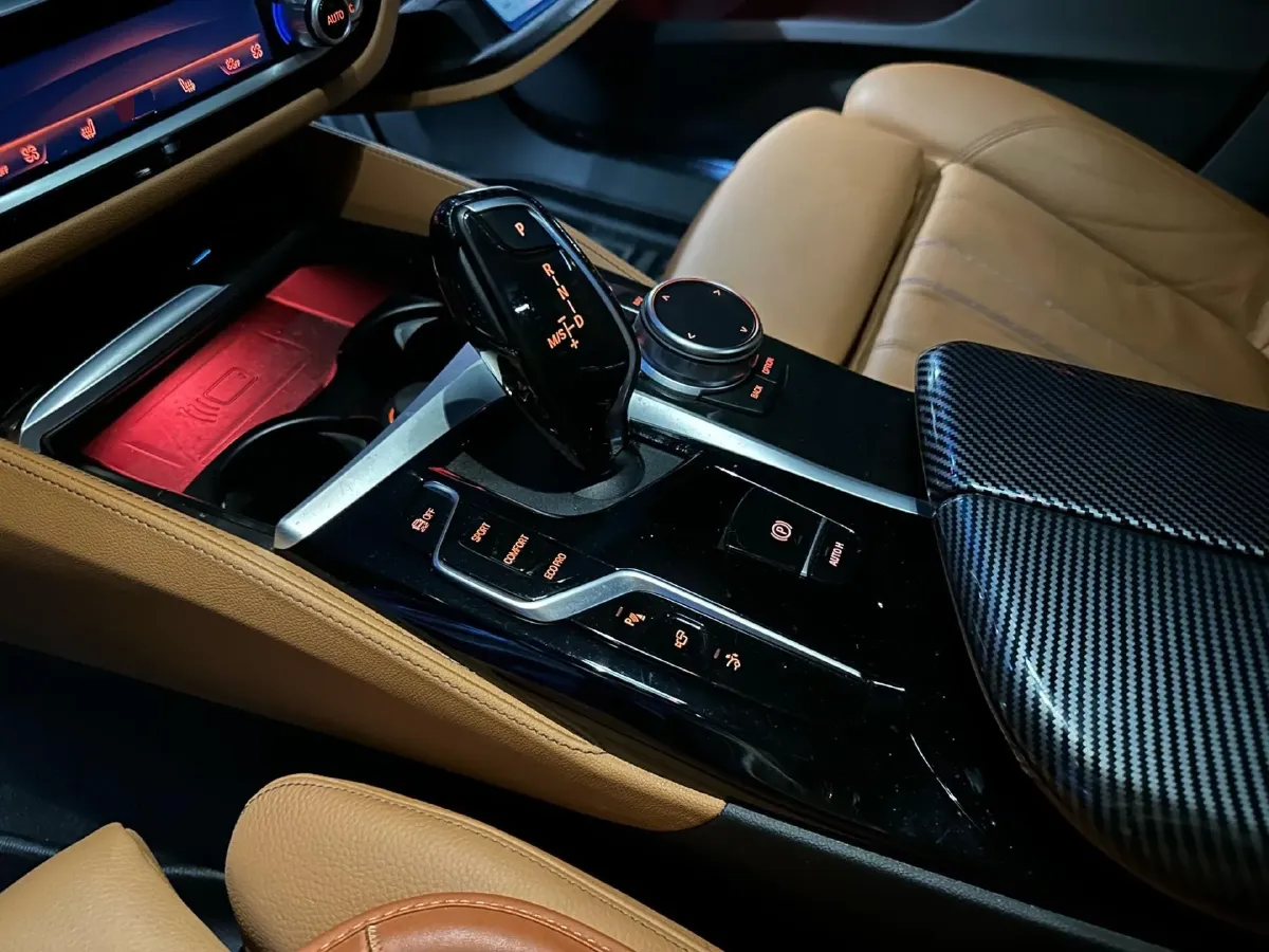 2022 BMW 6 Series GT 2.0T 245HP L4 8AT,autocango,china used car exporter,china ev exporter,chinese used car exporter,chinese used ev exporter