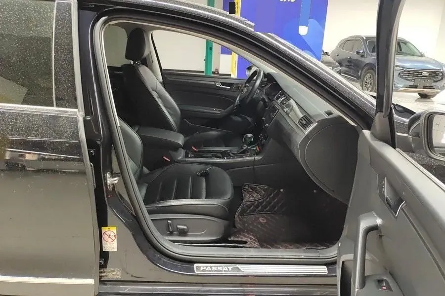 2017 Volkswagen Passat 1.8T 180HP L4 7DCT,autocango,china used car exporter,china ev exporter,chinese used car exporter,chinese used ev exporter