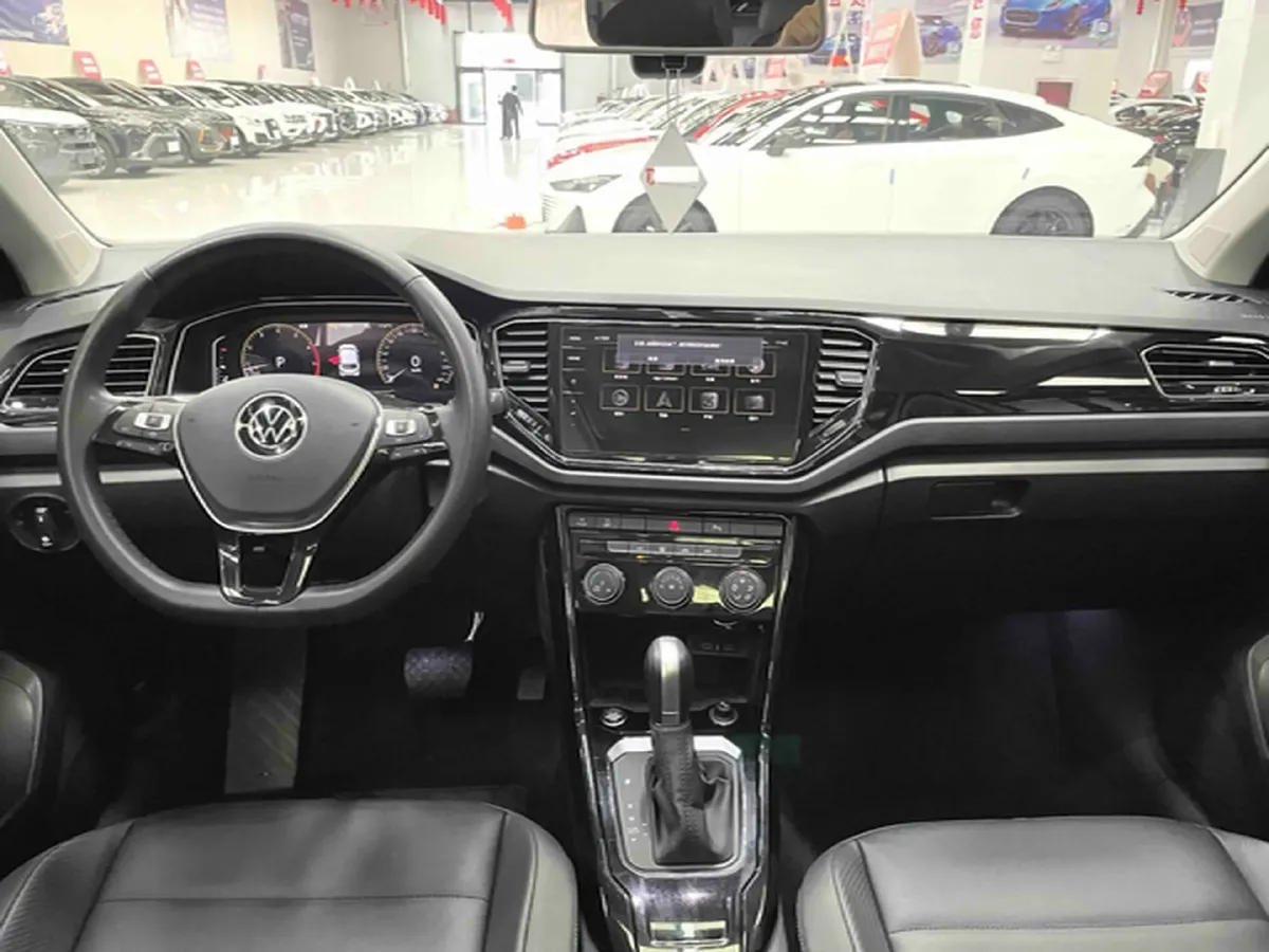 2022 Volkswagen T-Roc 1.4T 150HP L4 7DCT,autocango,china used car exporter,china ev exporter,chinese used car exporter,chinese used ev exporter