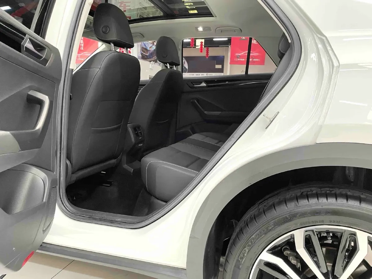 2022 Volkswagen T-Roc 1.4T 150HP L4 7DCT,autocango,china used car exporter,china ev exporter,chinese used car exporter,chinese used ev exporter