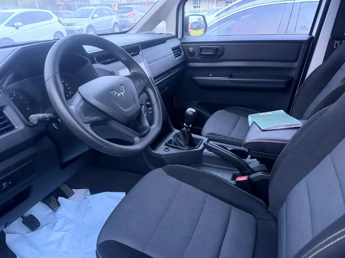 2020 BaoJun RC-5 1.5L 99HP L4 6MT,autocango,china used car exporter,china ev exporter,chinese used car exporter,chinese used ev exporter