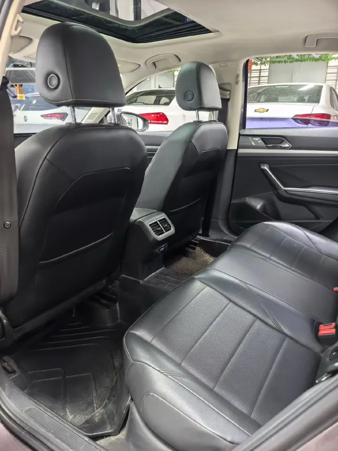 2018 Landwind XiaoYao 1.5T 163HP L4 CVT,autocango,china used car exporter,china ev exporter,chinese used car exporter,chinese used ev exporter