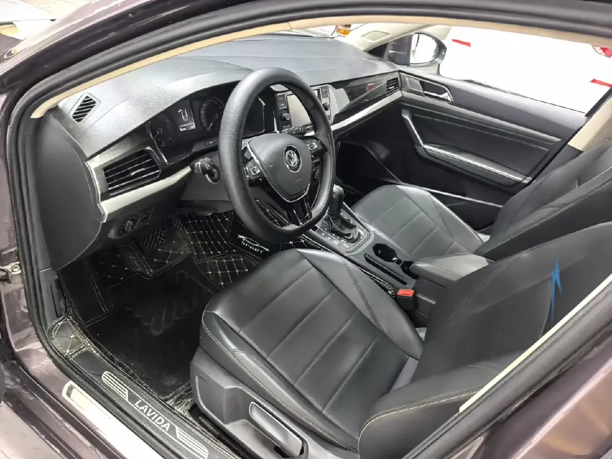 2018 Landwind XiaoYao 1.5T 163HP L4 CVT,autocango,china used car exporter,china ev exporter,chinese used car exporter,chinese used ev exporter