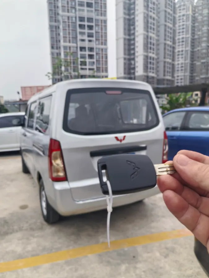 2014 WuLing RongGuang 1.5L 107HP L4 5MT,autocango,china used car exporter,china ev exporter,chinese used car exporter,chinese used ev exporter