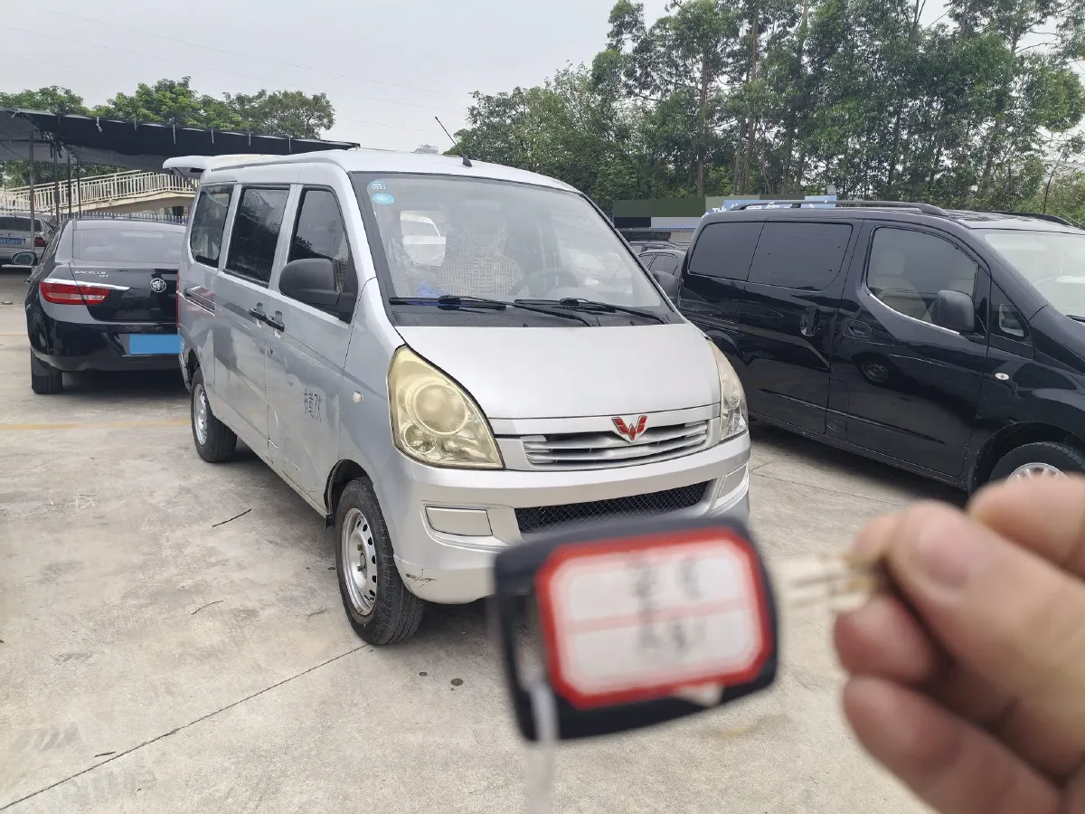 2014 WuLing RongGuang 1.5L 107HP L4 5MT,autocango,china used car exporter,china ev exporter,chinese used car exporter,chinese used ev exporter