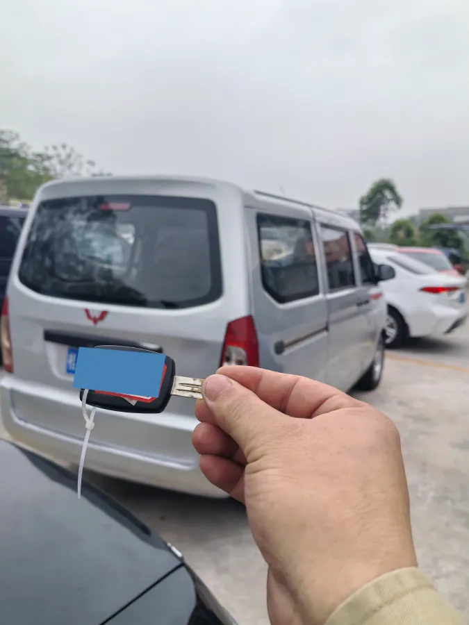 2014 WuLing RongGuang 1.5L 107HP L4 5MT,autocango,china used car exporter,china ev exporter,chinese used car exporter,chinese used ev exporter