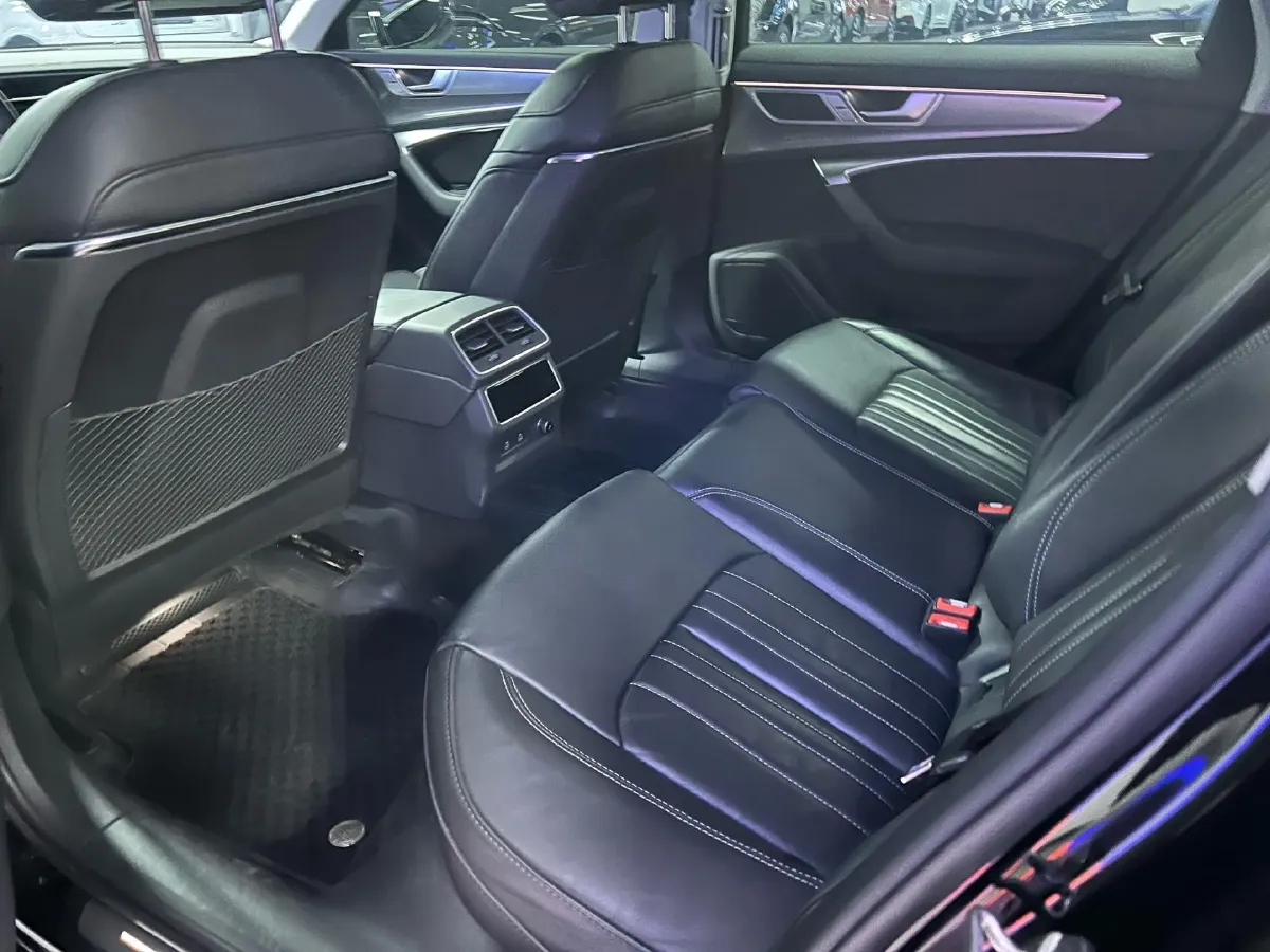 2023 Audi A6L 2.0T 245HP L4 7DCT,autocango,china used car exporter,china ev exporter,chinese used car exporter,chinese used ev exporter