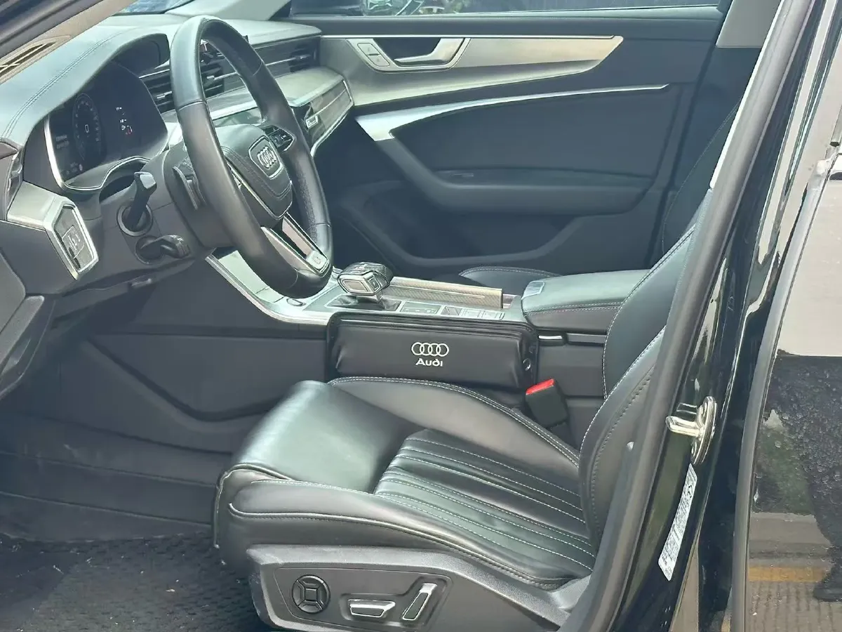 2023 Audi A6L 2.0T 245HP L4 7DCT,autocango,china used car exporter,china ev exporter,chinese used car exporter,chinese used ev exporter