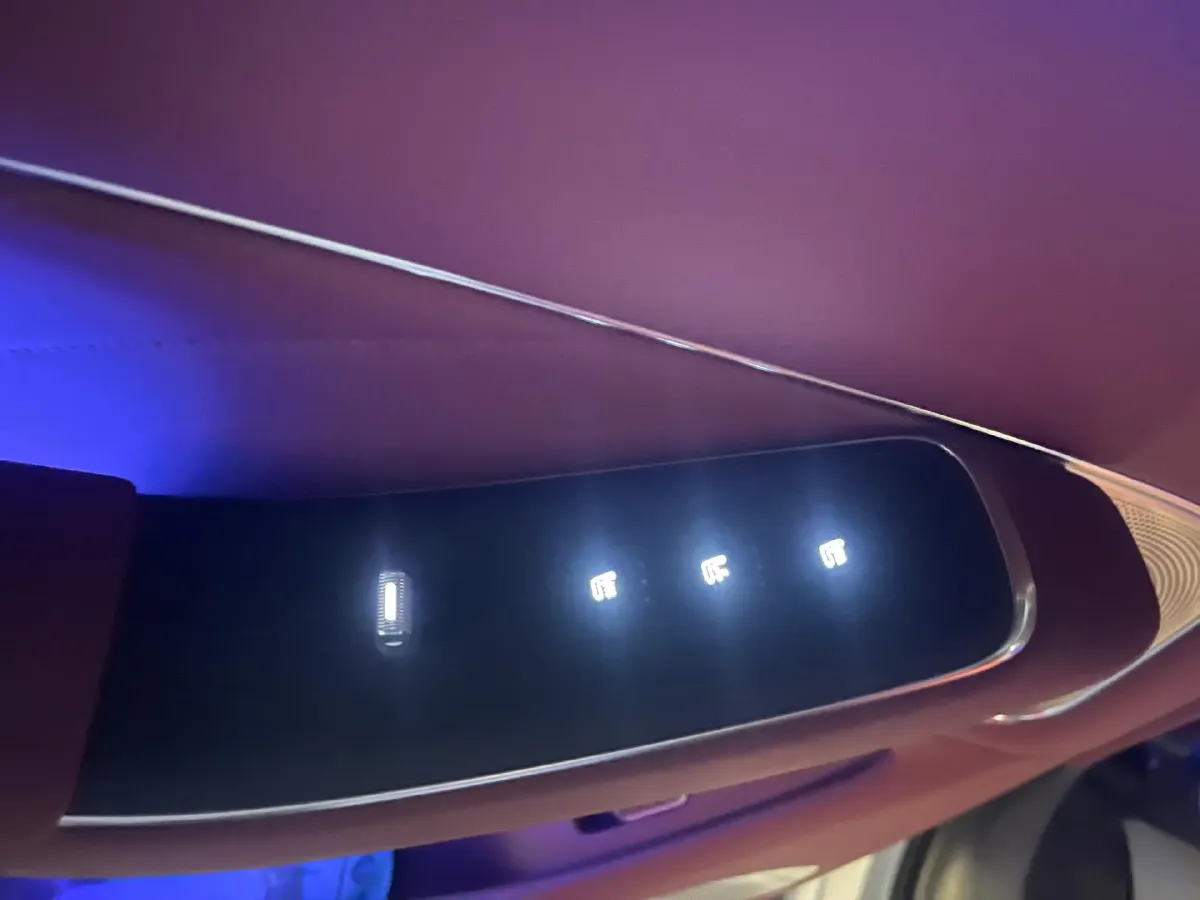 2025 AITO AITO M8 REEV 160HP REEV 53.4KWH,autocango,china used car exporter,china ev exporter,chinese used car exporter,chinese used ev exporter