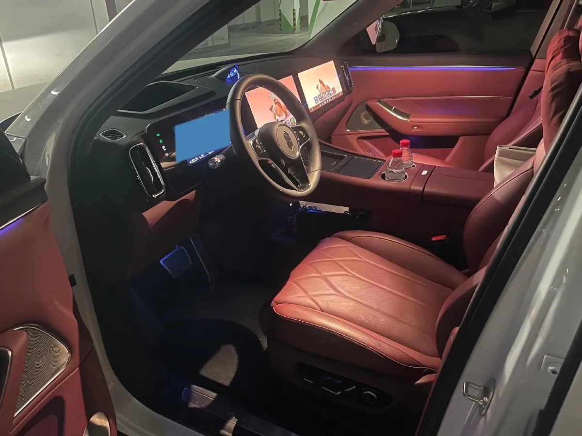 2025 AITO AITO M8 REEV 160HP REEV 53.4KWH,autocango,china used car exporter,china ev exporter,chinese used car exporter,chinese used ev exporter