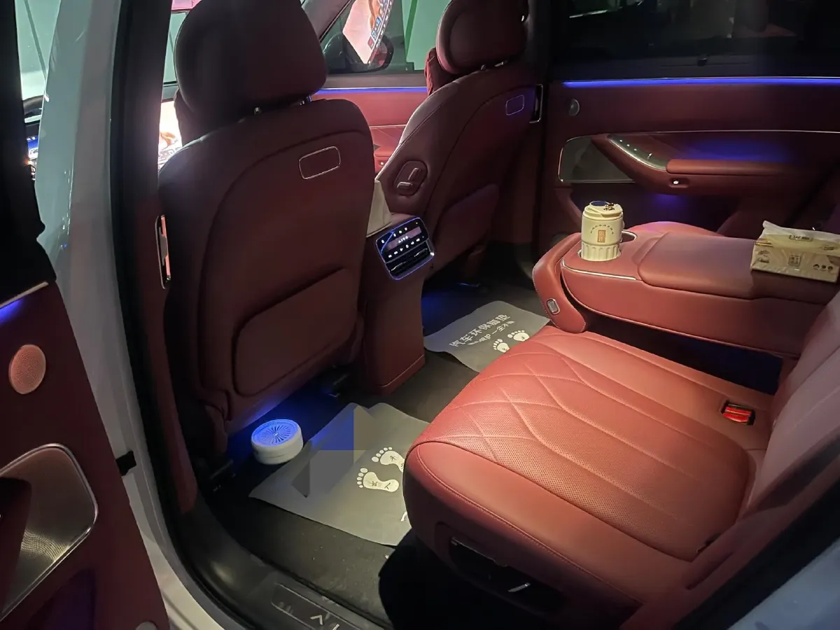 2025 AITO AITO M8 REEV 160HP REEV 53.4KWH,autocango,china used car exporter,china ev exporter,chinese used car exporter,chinese used ev exporter