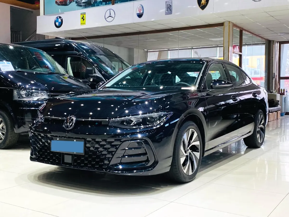 2025 Volkswagen Passat 2.0T 220HP L4 7DCT,autocango,china used car exporter,china ev exporter,chinese used car exporter,chinese used ev exporter