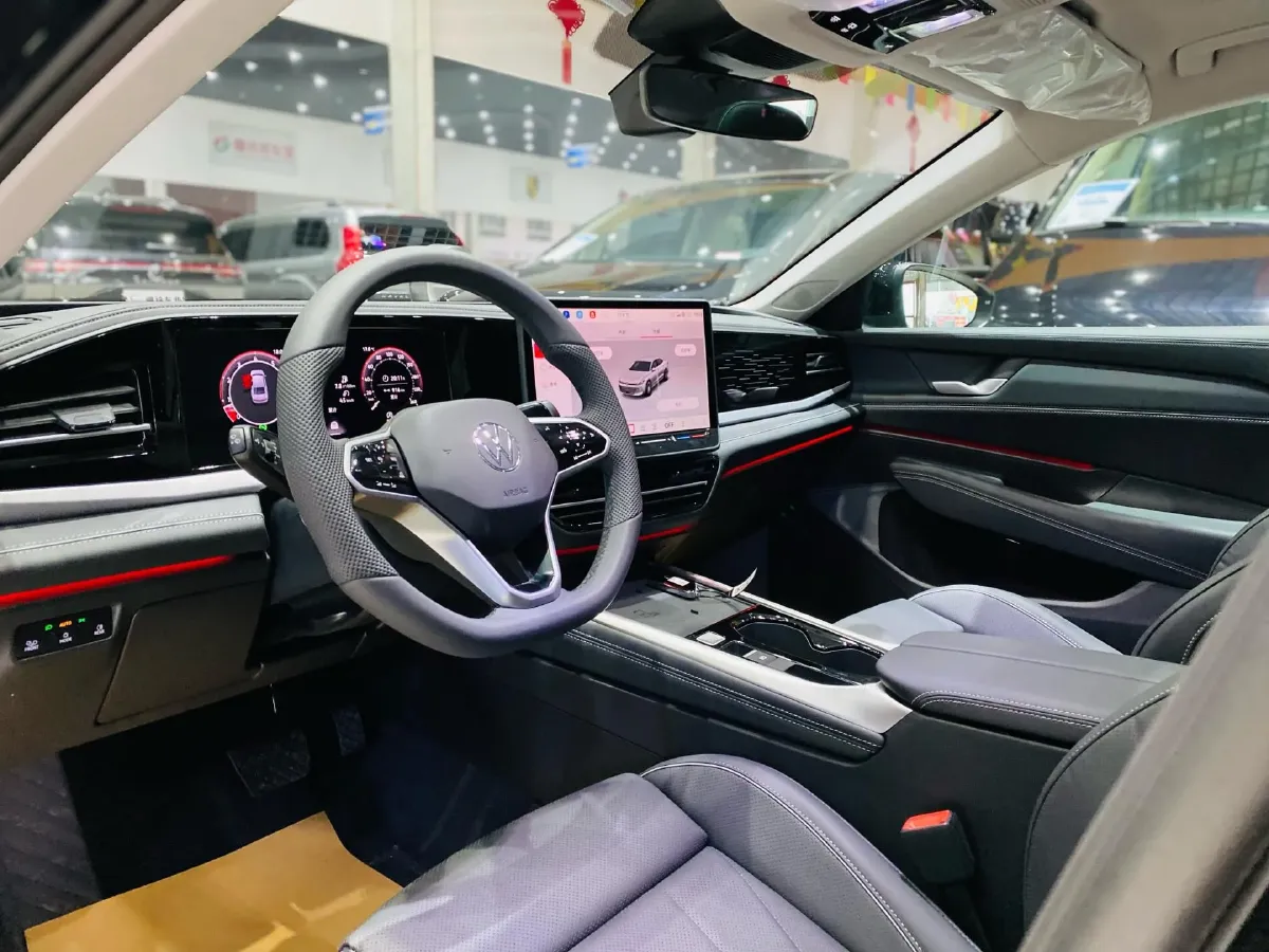 2025 Volkswagen Passat 2.0T 220HP L4 7DCT,autocango,china used car exporter,china ev exporter,chinese used car exporter,chinese used ev exporter