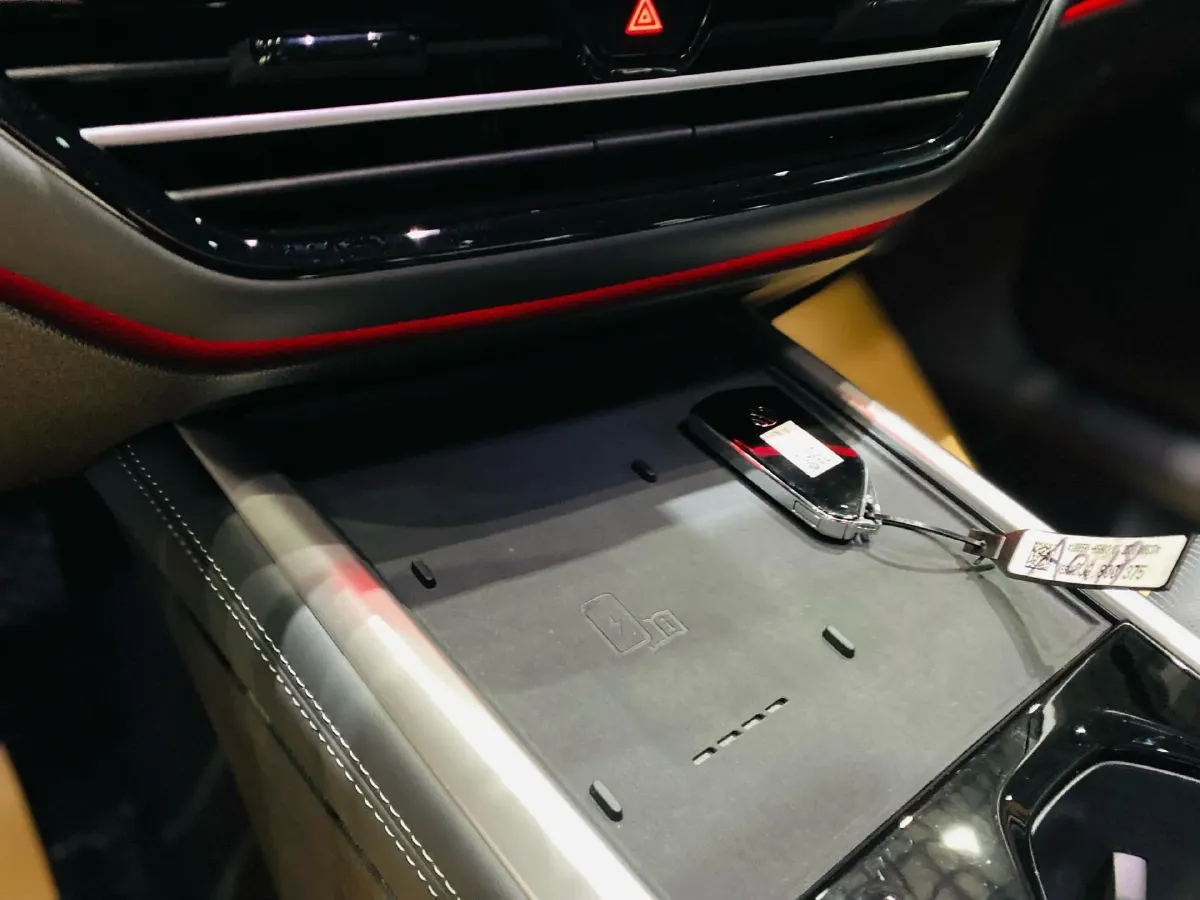 2025 Volkswagen Passat 2.0T 220HP L4 7DCT,autocango,china used car exporter,china ev exporter,chinese used car exporter,chinese used ev exporter