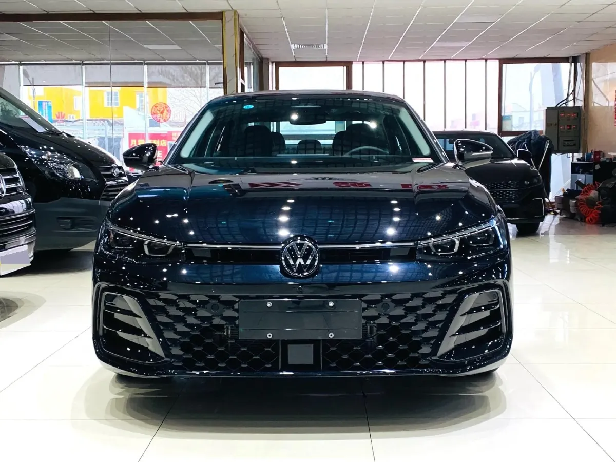 2025 Volkswagen Passat 2.0T 220HP L4 7DCT,autocango,china used car exporter,china ev exporter,chinese used car exporter,chinese used ev exporter