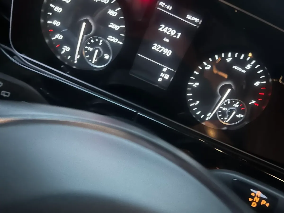 2023 Mercedes-Benz Vito 2.0T 211HP L4 9AT,autocango,china used car exporter,china ev exporter,chinese used car exporter,chinese used ev exporter