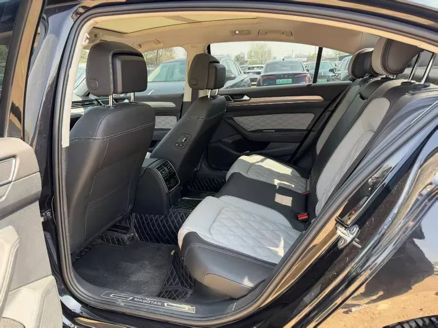2023 Volkswagen Magotan 2.0T 186HP L4 7DCT,autocango,china used car exporter,china ev exporter,chinese used car exporter,chinese used ev exporter