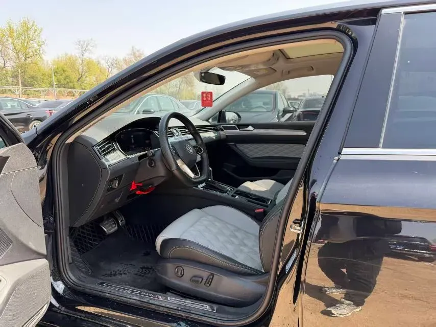 2023 Volkswagen Magotan 2.0T 186HP L4 7DCT,autocango,china used car exporter,china ev exporter,chinese used car exporter,chinese used ev exporter