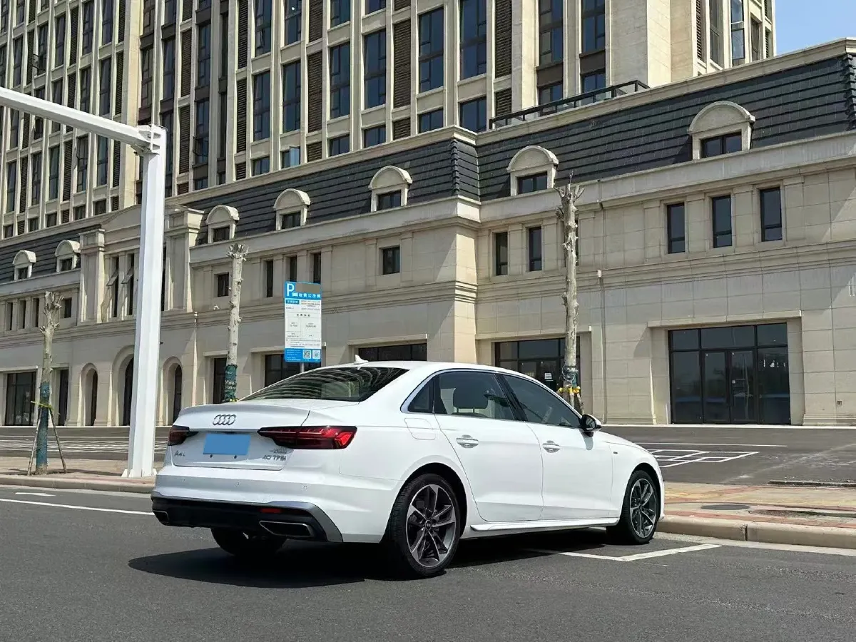 2023 Audi A4L 2.0T 190HP L4 7DCT,autocango,china used car exporter,china ev exporter,chinese used car exporter,chinese used ev exporter