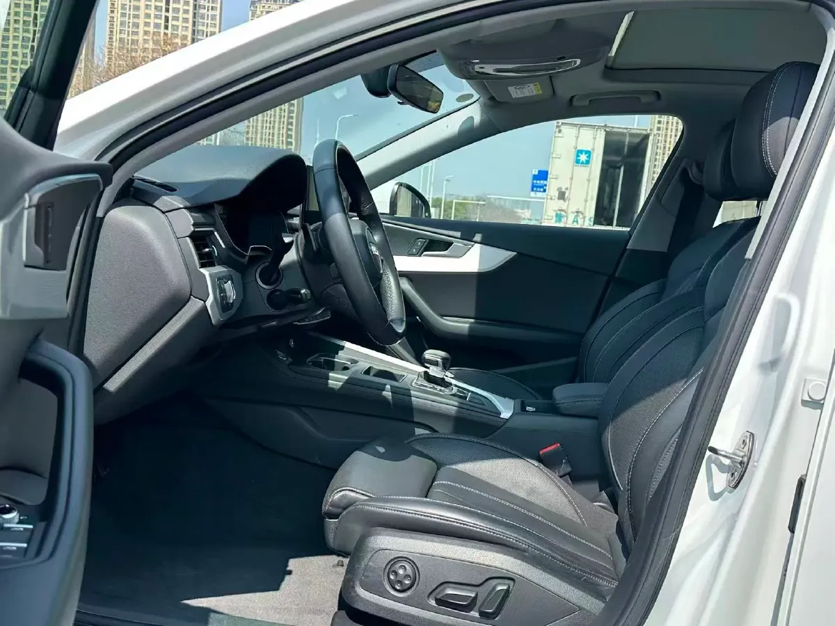 2023 Audi A4L 2.0T 190HP L4 7DCT,autocango,china used car exporter,china ev exporter,chinese used car exporter,chinese used ev exporter