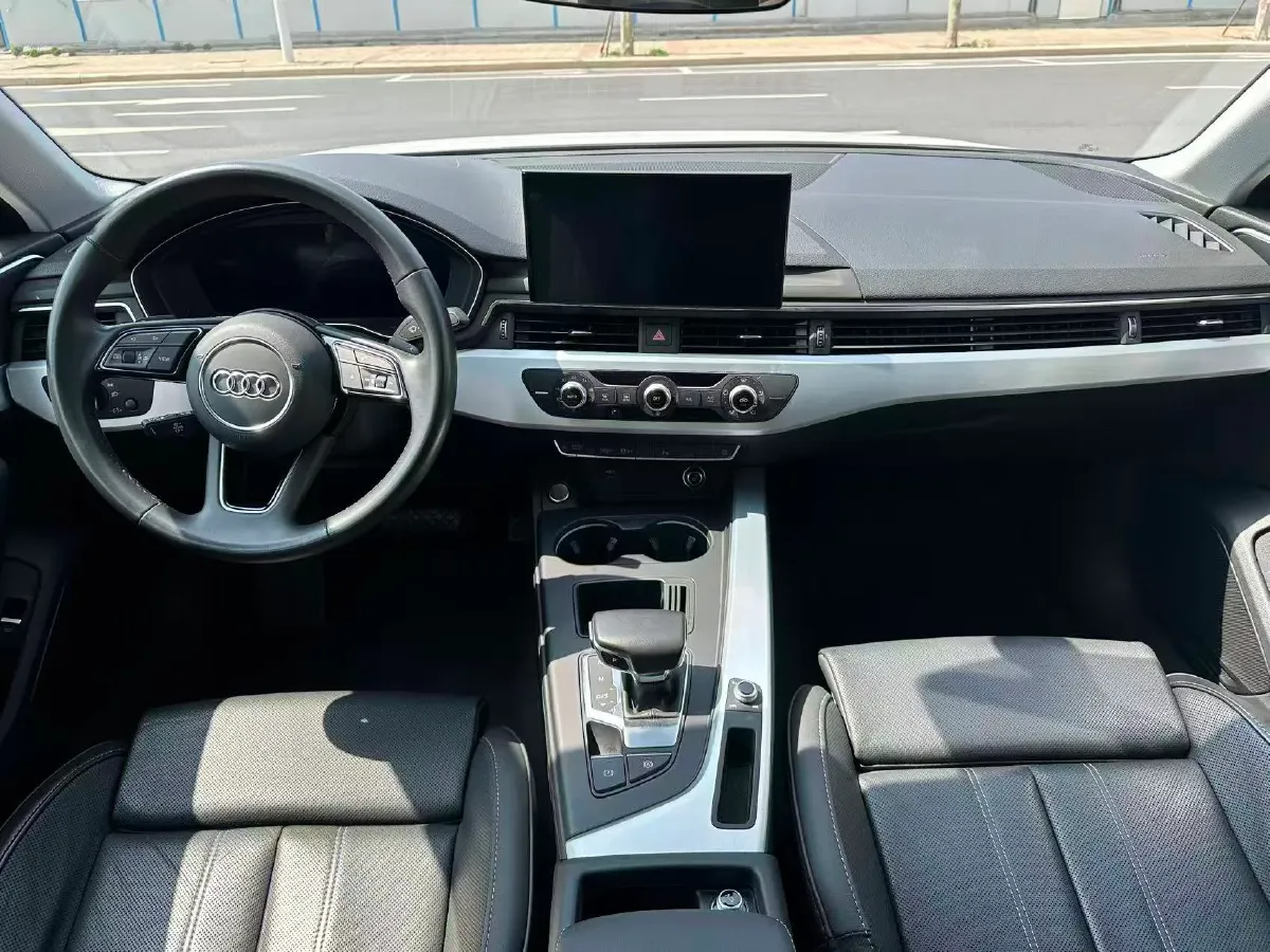 2023 Audi A4L 2.0T 190HP L4 7DCT,autocango,china used car exporter,china ev exporter,chinese used car exporter,chinese used ev exporter