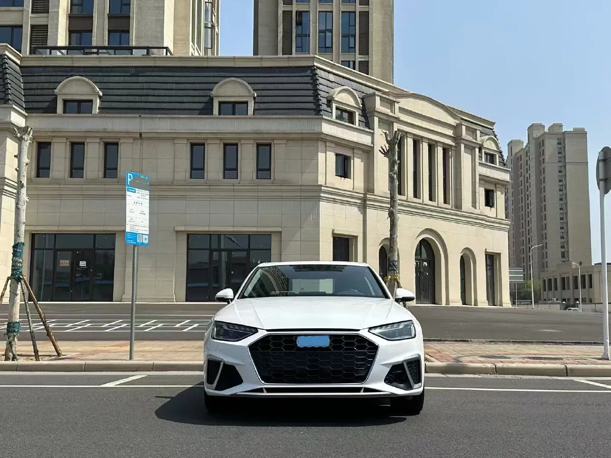 2023 Audi A4L 2.0T 190HP L4 7DCT,autocango,china used car exporter,china ev exporter,chinese used car exporter,chinese used ev exporter