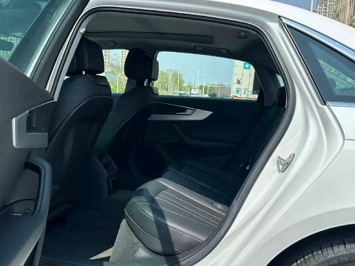 2023 Audi A4L 2.0T 190HP L4 7DCT,autocango,china used car exporter,china ev exporter,chinese used car exporter,chinese used ev exporter