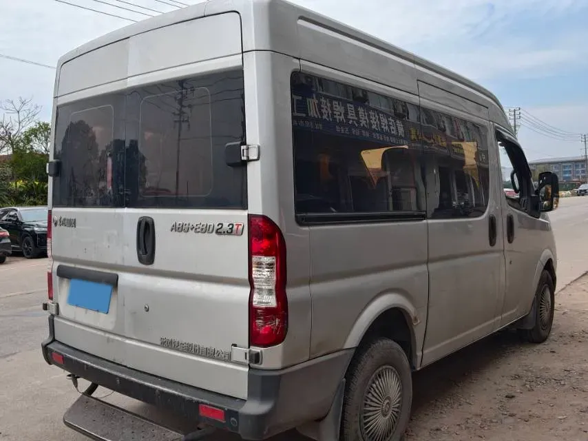 2019 MAXUS XinTu V80 2.5T 136HP L4 6MT,autocango,china used car exporter,china ev exporter,chinese used car exporter,chinese used ev exporter