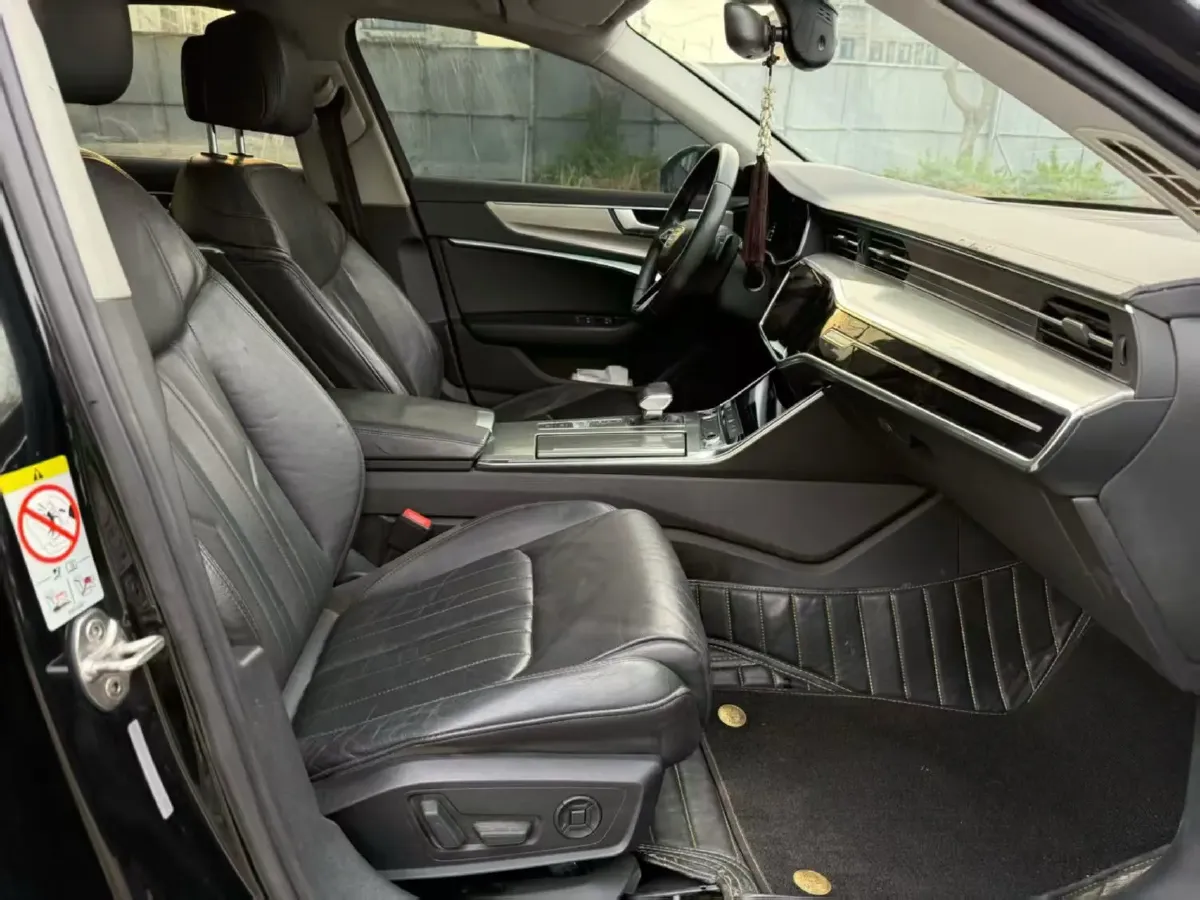 2021 Audi A6L 2.0T 190HP L4 7DCT,autocango,china used car exporter,china ev exporter,chinese used car exporter,chinese used ev exporter