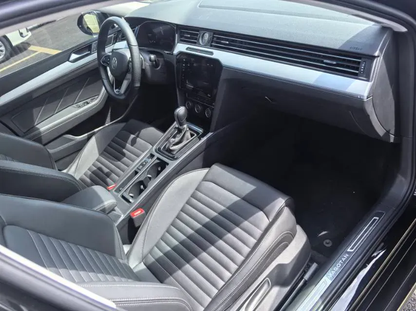 2025 Volkswagen Magotan 1.4T 150HP L4 7DCT,autocango,china used car exporter,china ev exporter,chinese used car exporter,chinese used ev exporter