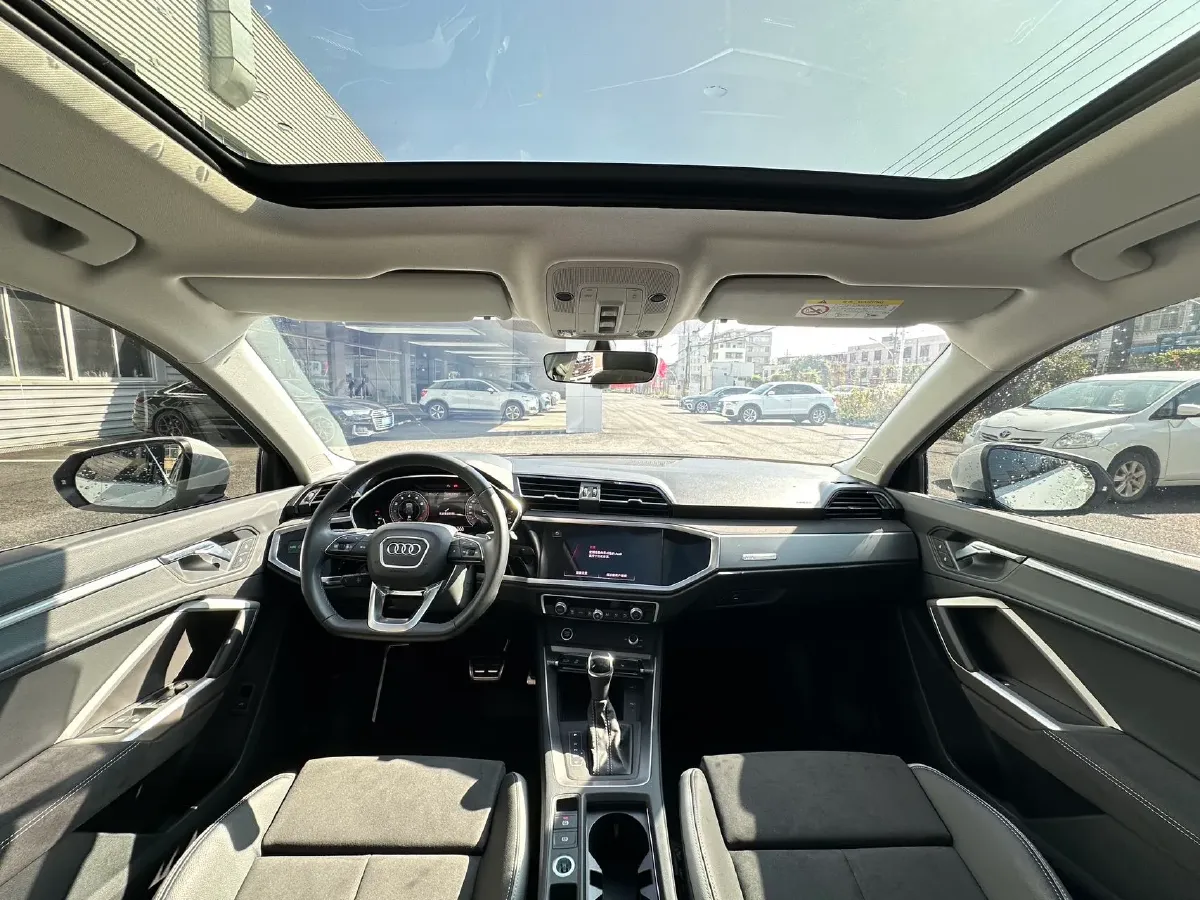 2022 Audi Q3 2.0T 186HP L4 7DCT,autocango,china used car exporter,china ev exporter,chinese used car exporter,chinese used ev exporter