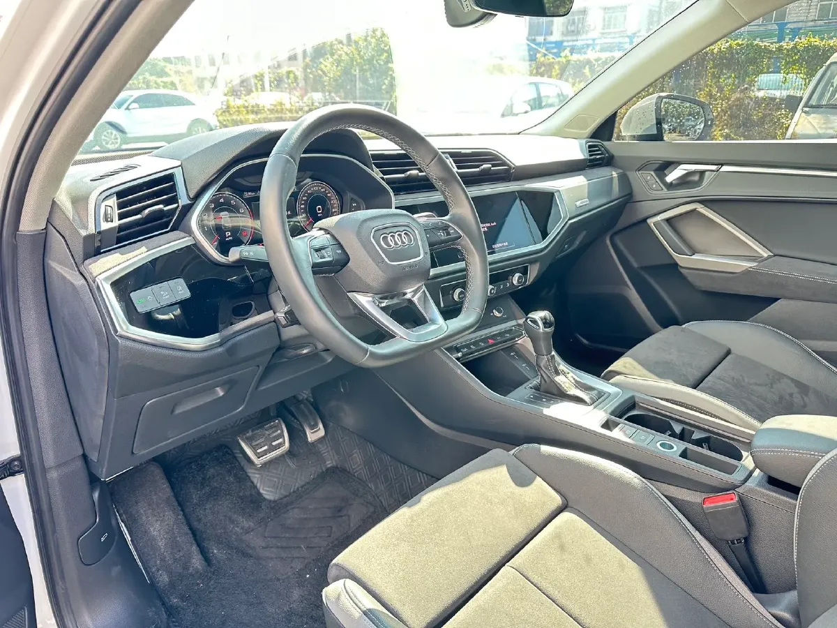 2022 Audi Q3 2.0T 186HP L4 7DCT,autocango,china used car exporter,china ev exporter,chinese used car exporter,chinese used ev exporter