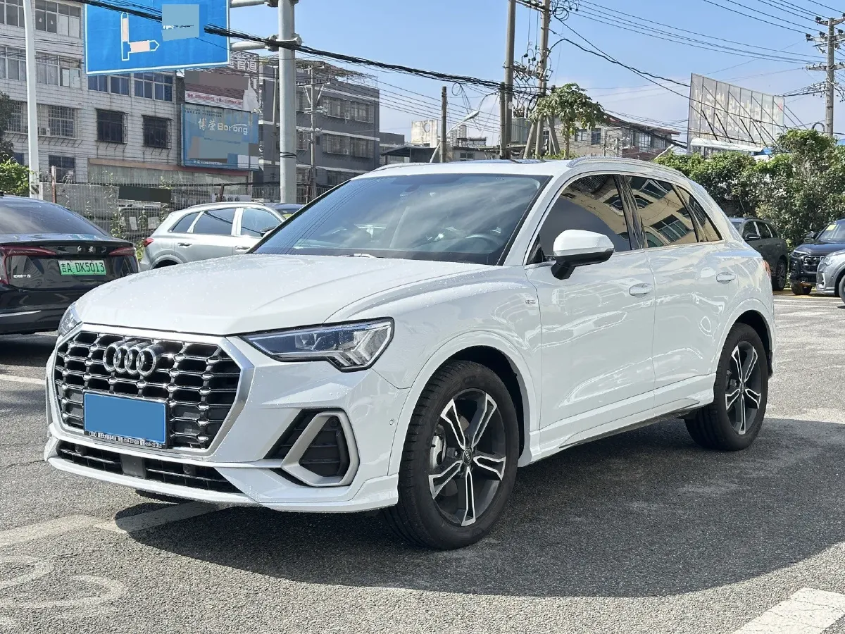 2022 Audi Q3 2.0T 186HP L4 7DCT,autocango,china used car exporter,china ev exporter,chinese used car exporter,chinese used ev exporter