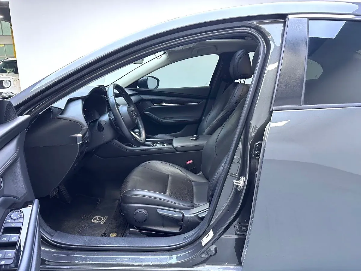 2021 Mazda 3 Axela 2.0L 158HP L4 6AT,autocango,china used car exporter,china ev exporter,chinese used car exporter,chinese used ev exporter