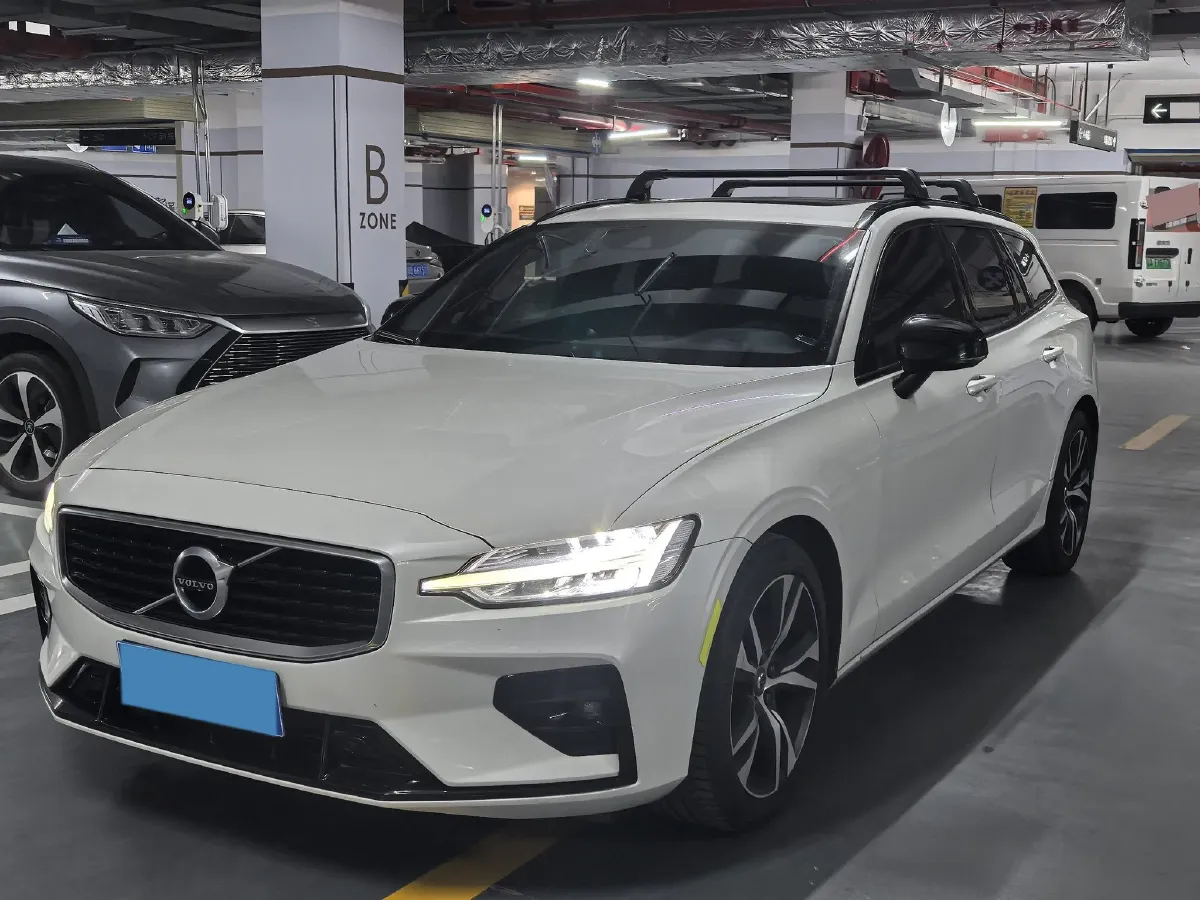 2020 Volvo V60 2.0T 254HP L4 8AT,autocango,china used car exporter,china ev exporter,chinese used car exporter,chinese used ev exporter