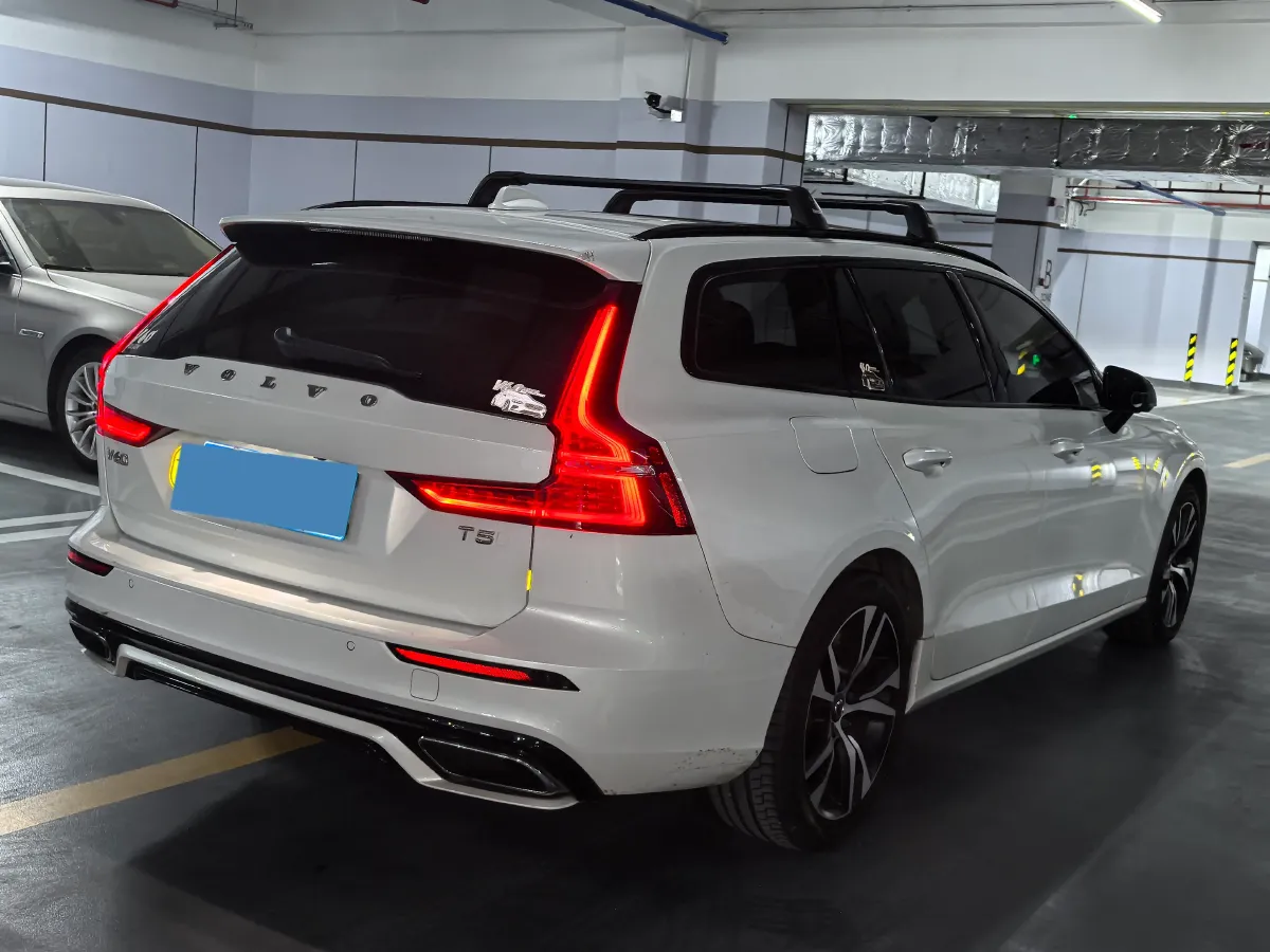 2020 Volvo V60 2.0T 254HP L4 8AT,autocango,china used car exporter,china ev exporter,chinese used car exporter,chinese used ev exporter