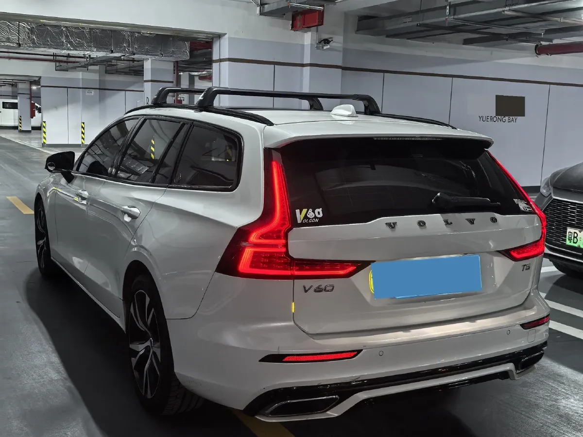 2020 Volvo V60 2.0T 254HP L4 8AT,autocango,china used car exporter,china ev exporter,chinese used car exporter,chinese used ev exporter