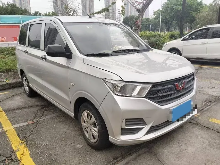 2021 WuLing HongGuang 1.5L 99HP L4 6MT,autocango,china used car exporter,china ev exporter,chinese used car exporter,chinese used ev exporter