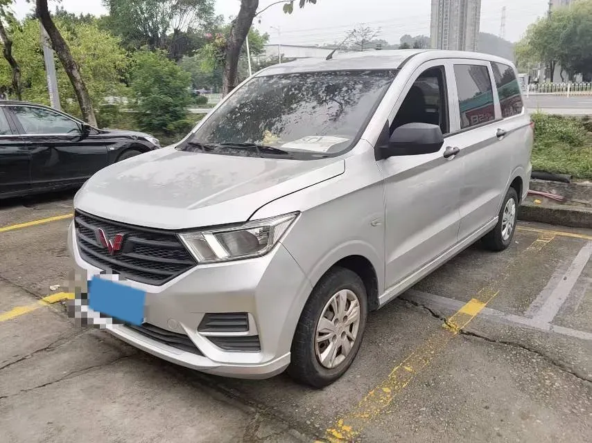 2021 WuLing HongGuang 1.5L 99HP L4 6MT,autocango,china used car exporter,china ev exporter,chinese used car exporter,chinese used ev exporter