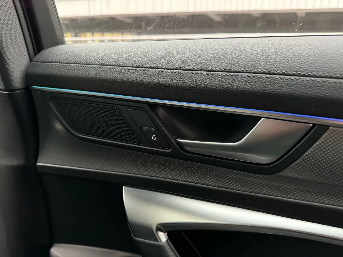 2021 Audi A6L 2.0T 190HP L4 7DCT,autocango,china used car exporter,china ev exporter,chinese used car exporter,chinese used ev exporter